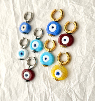 Single XL eye hoop earring: White / Silver
