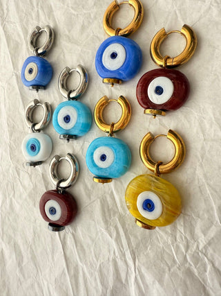 Single XL eye hoop earring: White / Silver