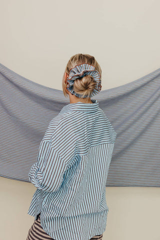 STRIPED CORSET SCRUNCHIE: BLUE AND BROWN